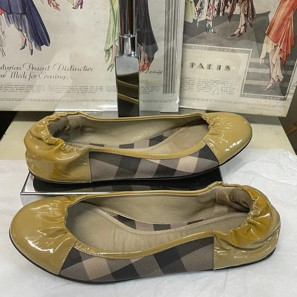 Burberry Nova Flats - Picture 5 of 9